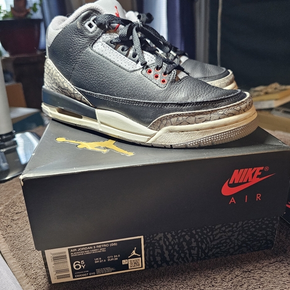 EUC KID'S NIKE AIR JORDAN 3 RETRO (GS) SIZE 6.5 YOUTH - Picture 2 of 9